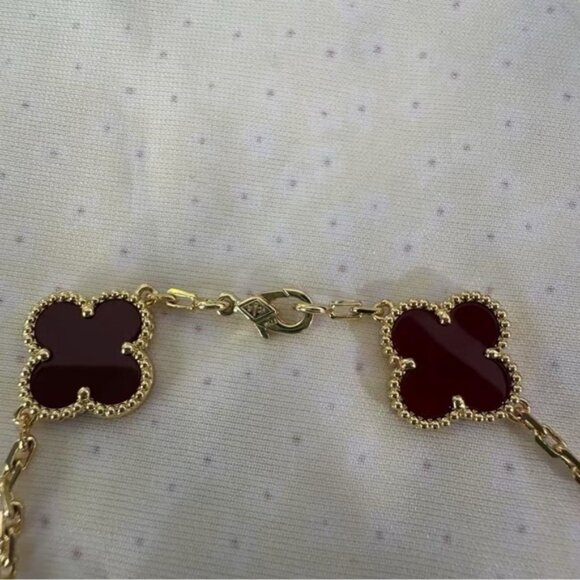 Van Cleef & Arpels Alhambra 5-Motif Carnelian 18 Karat Yellow Gold Bracelet - Picture 3 of 8